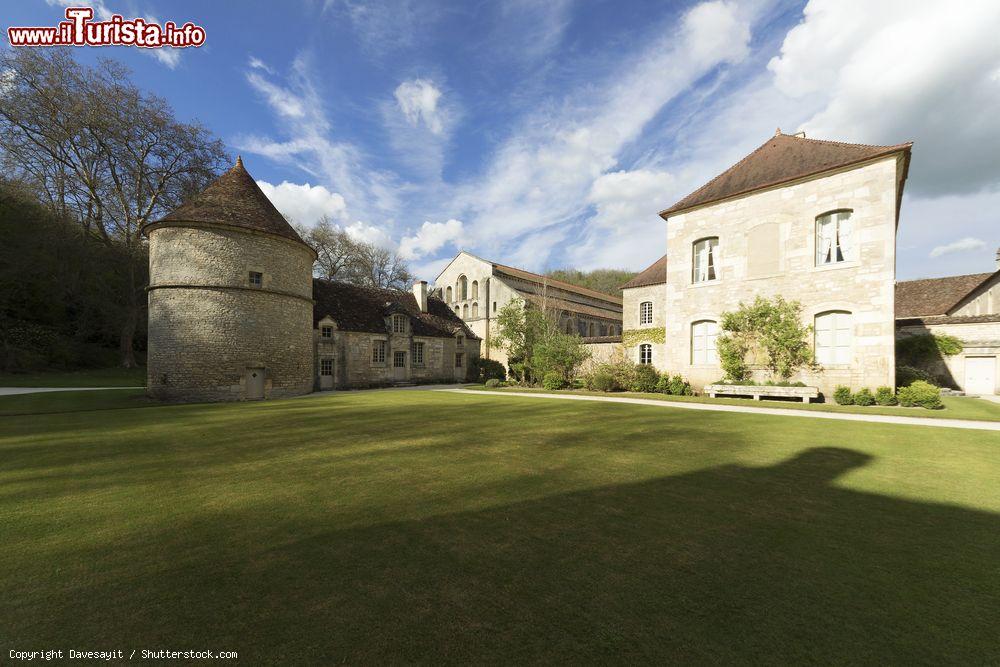 Immagine Panorama dell'abbazia di Fontenay, Montbard (Francia). Nel 1905 venne acquistata e ristrutturata da Edouard Aynard - © Davesayit / Shutterstock.com