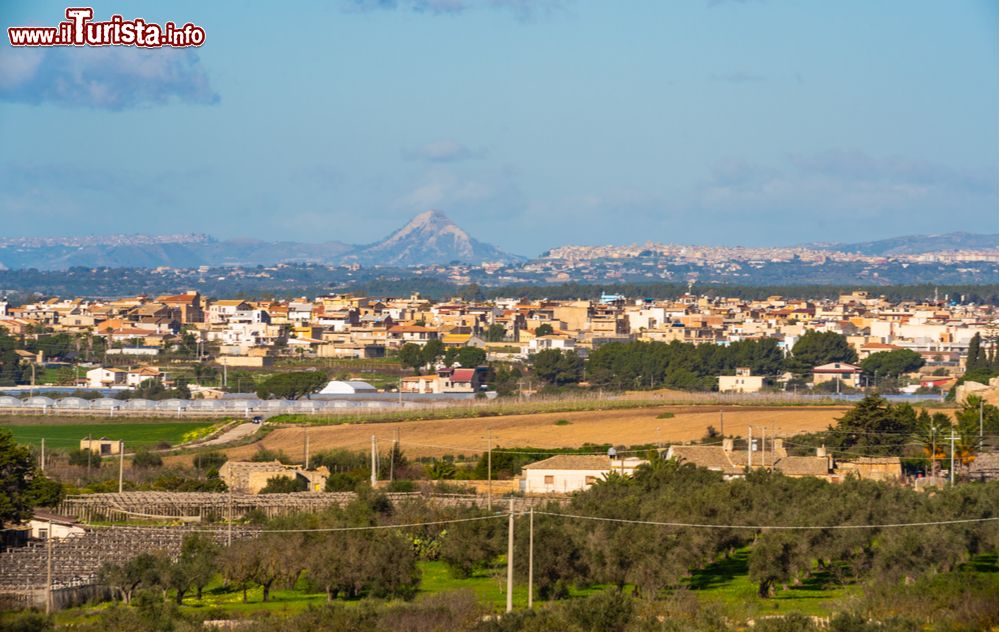 Immagine Panorama di Acate, sullo sfondo Niscemi e Mazzarino, siamo in Sicilia