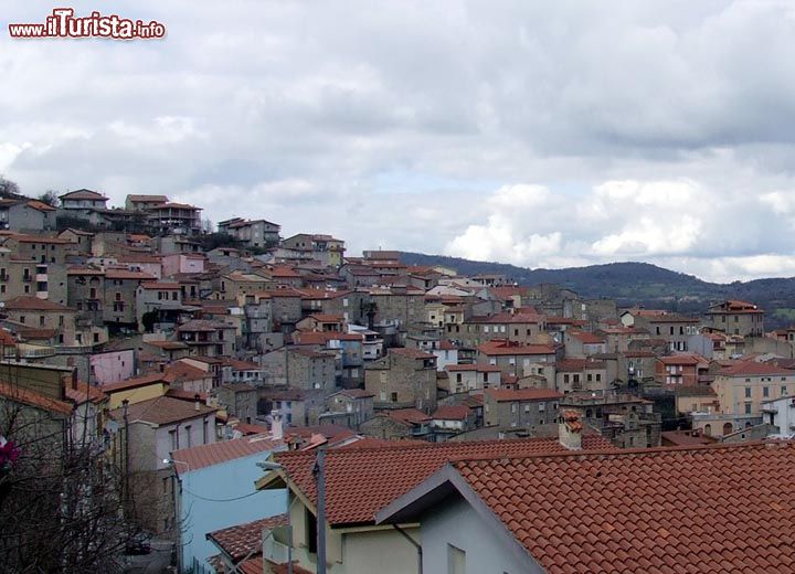 Immagine Panorama del borgo di Gavoi in Sardegna - © Gianfranco - CC BY-SA 3.0 - Wikimedia Commons.