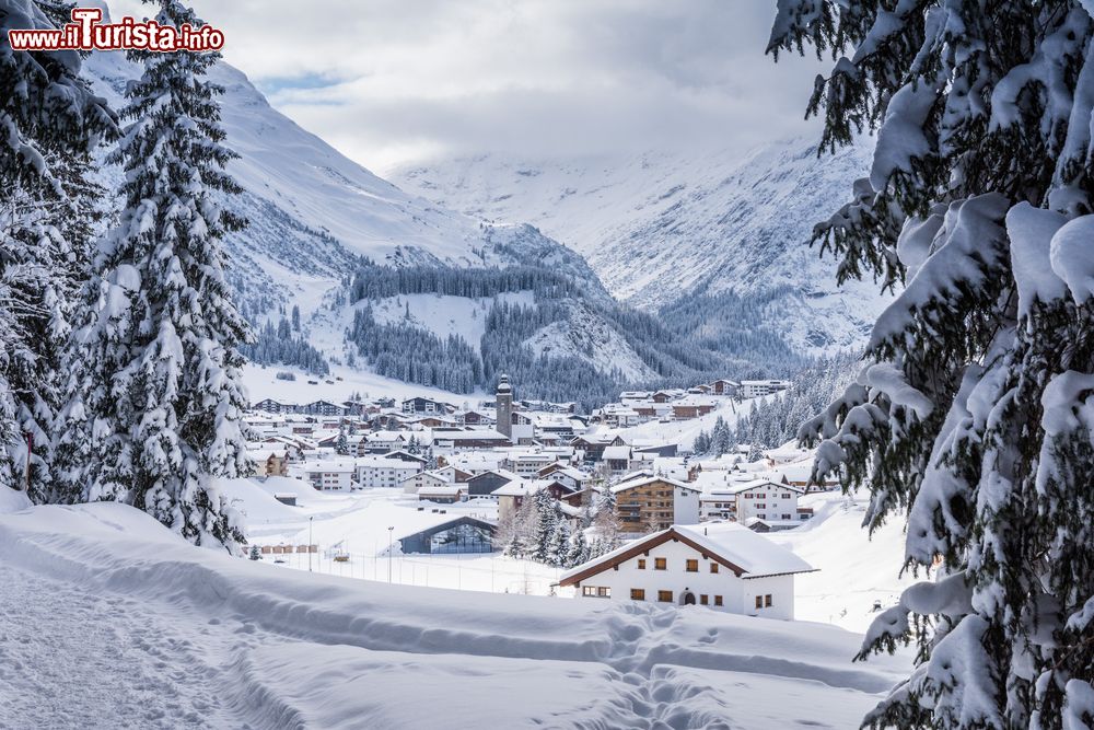Immagine Panorama di Lech in Austria dopo una copiosa nevicata