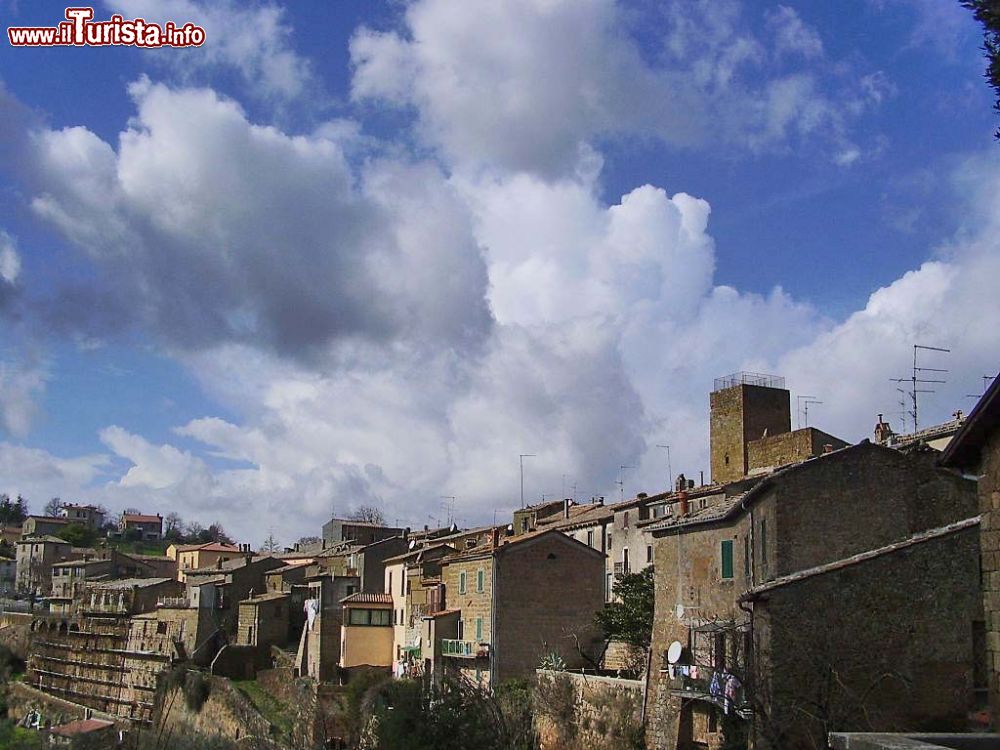 Immagine Il Panorama di Lubriano come si può ammirare da Piazza San Giovanni Battista - © Tizio83 -  CC BY-SA 3.0, Wikipedia