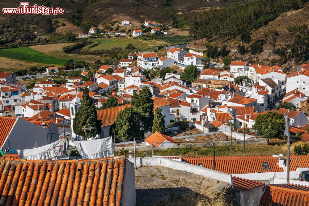 Immagine Panorama di Odeceixe, Portogallo. Il Comune si trova nella municipalità di Aljezur.