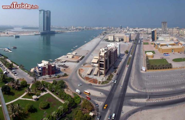 Immagine Panorama della città di Ras al Khaimah anche chiamara RAK - © Patrik Dietrich / Shutterstock.com