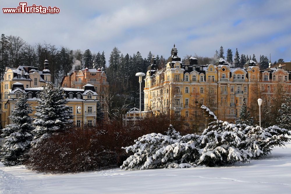 Immagine Panorama innevato della cittadina termale di Marianske Lazne, Repubblica Ceca.