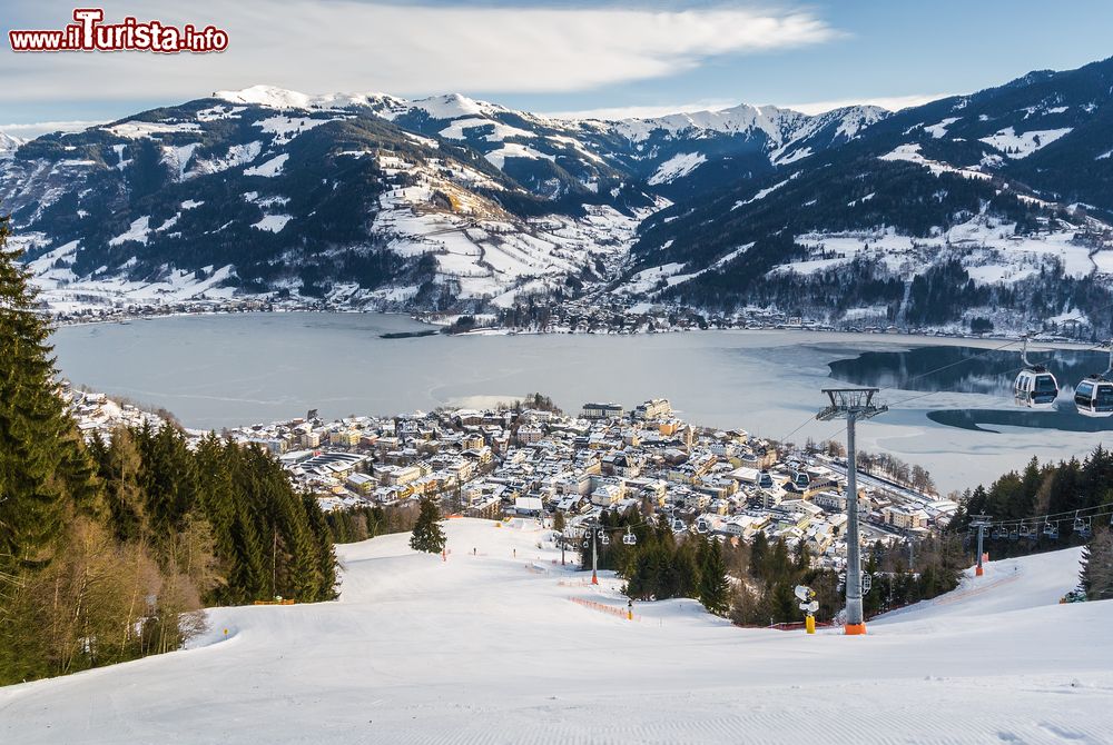 Immagine Panorama invernale di una pista da sci nei pressi di Zell-am-See, Austria.