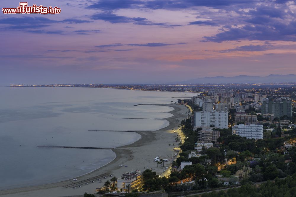 Immagine Panorama serale della spiaggia di Benicassim (Castellon, Spagna).