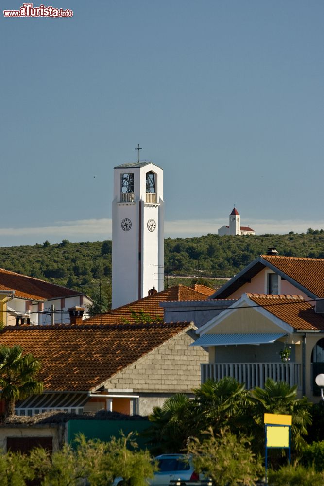 Immagine Panorama su due edifici religiosi di Bibinje, Croazia.