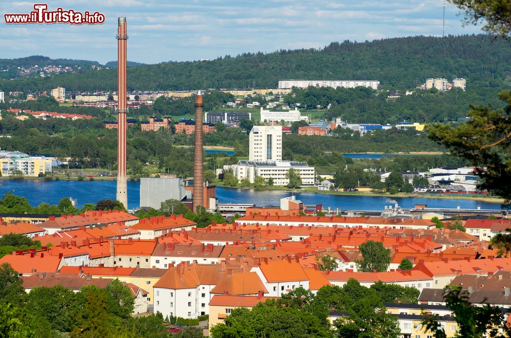 Immagine Panorama sui tetti a Jonkoping, provincia dello Smaland, Svezia. Siamo nella decima più grande città del paese oltre che una delle più importanti per l'educazione scolastica grazie all'università.