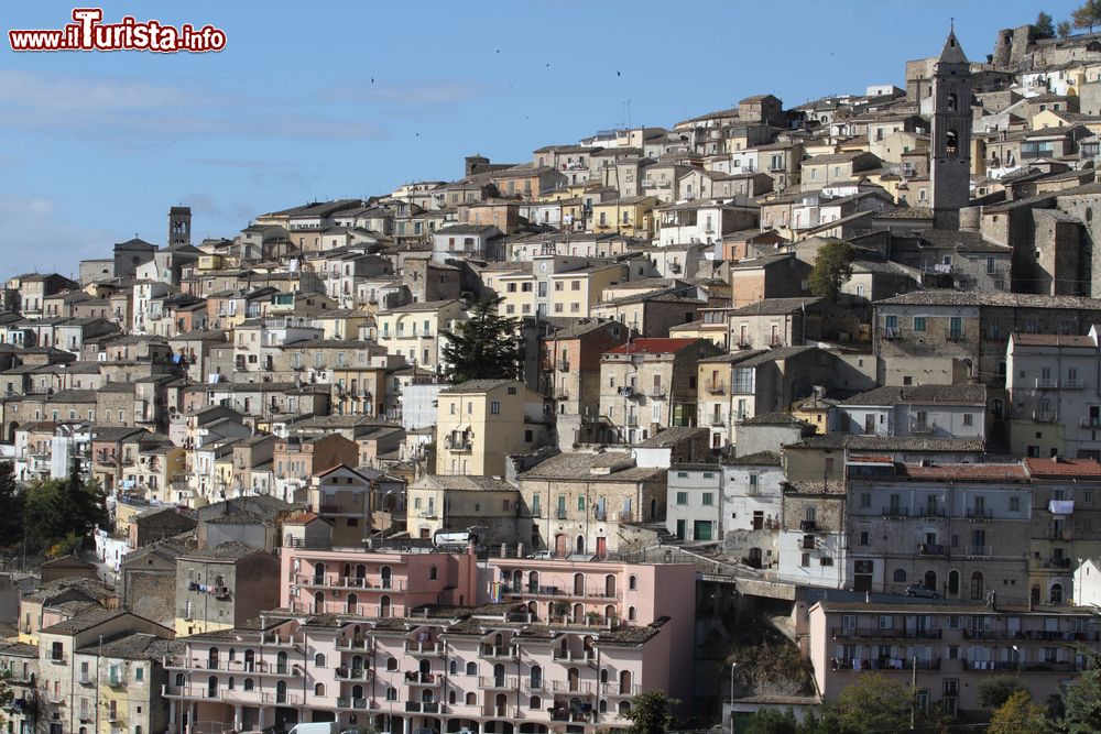 Immagine Panorama sui tetti di Sant'Agata di Puglia, Italia. Questo Comune della provincia di Foggia ha origini medievali.