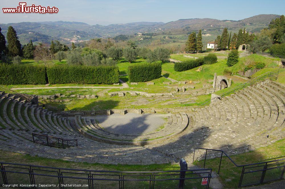 Immagine Panorama sull'antico teatro romano di Fiesole, provincia di Firenze, Toscana. All'epoca poteva ospitare sino a 2 mila persone - © Alessandro Zappalorto / Shutterstock.com