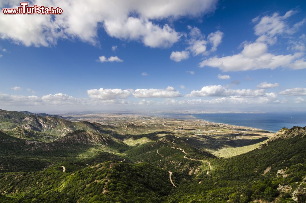 Immagine Panorama verso Cagliari dalle montagne di Capoterra in Sardegna