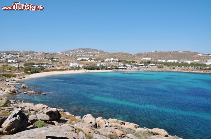 Immagine Paranga beach è una delle spiagge più belle di Mykonos (Grecia) - © elfthryth / Shutterstock.com