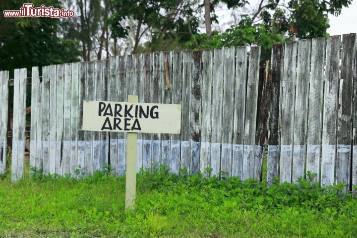 Immagine Parcheggio rustico in un'isola dell'arcipelago Vanuatu, Oceania.