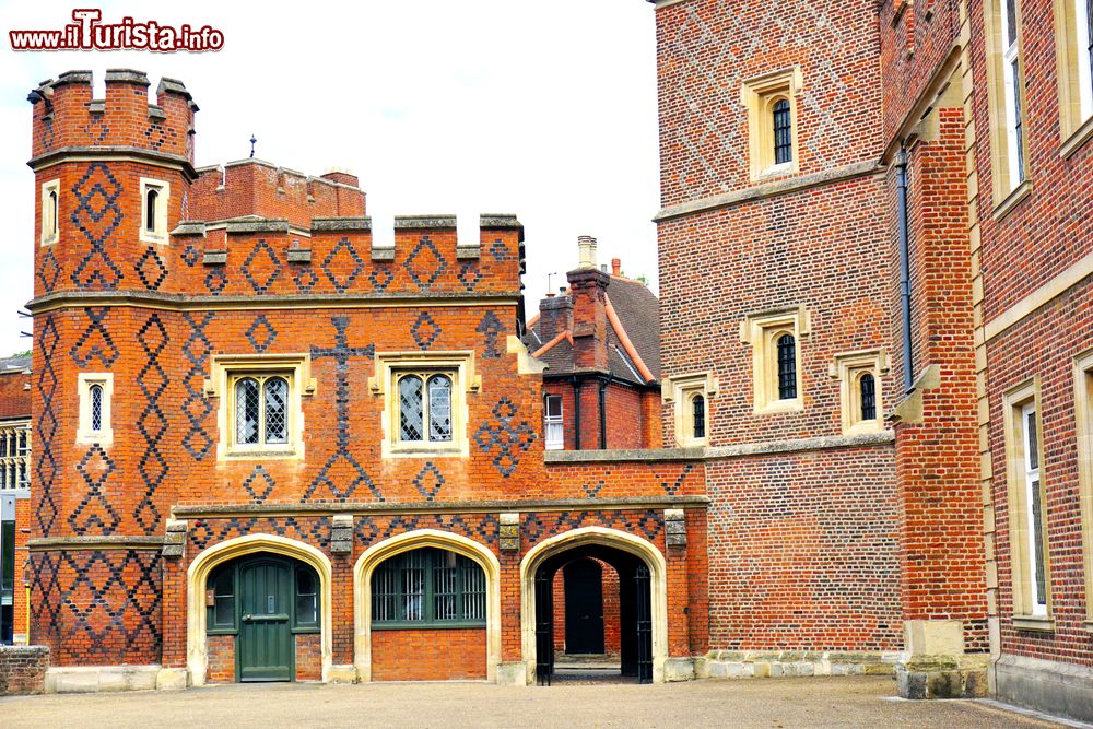 Immagine Particolare architettonico del college di Eton a Windsor, Regno Unito. E' considerata la più famosa e prestigiosa scuola del paese.