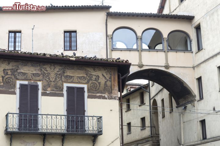 Immagine Particolare architettonico di un edificio storico a Città di Castello, Umbria, Italia.