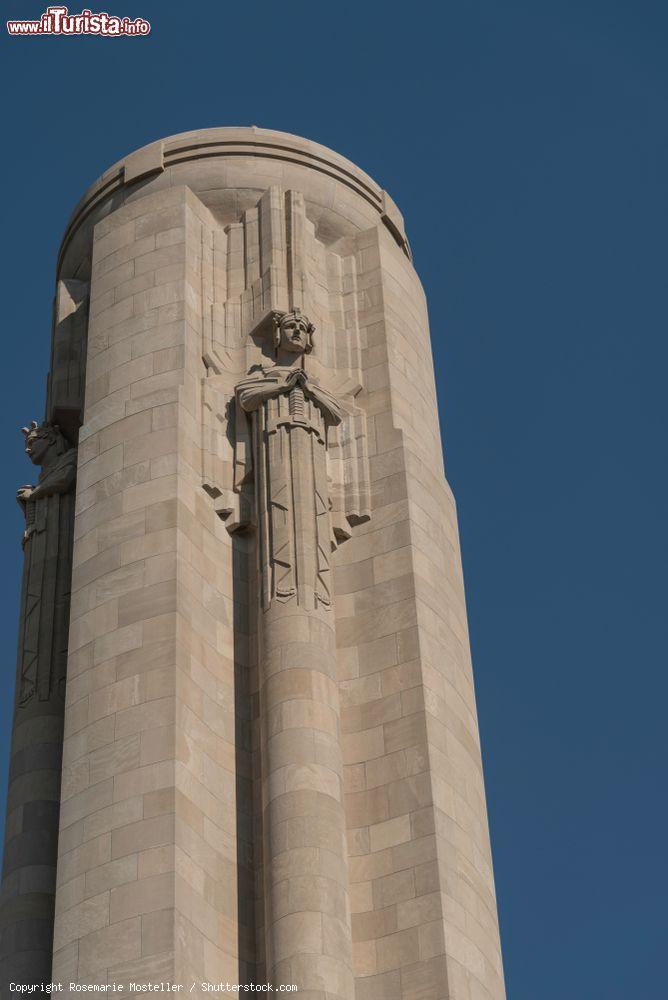 Immagine Particolare del Liberty Memorial a Kansas City, Missouri: è stato costruito in onore di chi ha servito la patria nella prima guerra mondiale - © Rosemarie Mosteller / Shutterstock.com