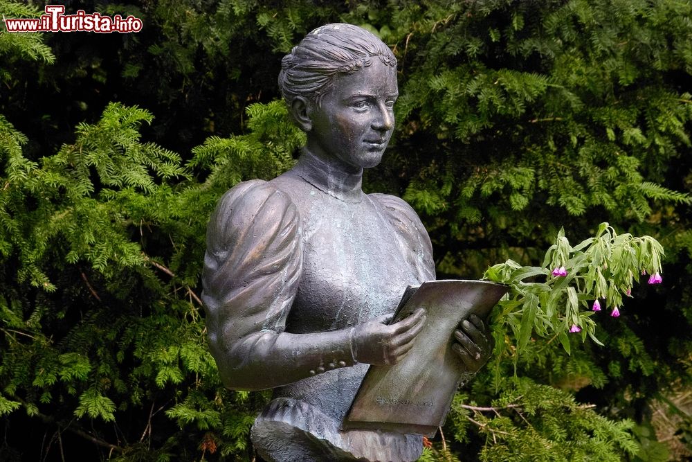 Immagine Particolare del monumento a Marga Berck a Brema, Germania. Magdalene Pauli (nome vero) è stata una grande scrittrice tedesca.