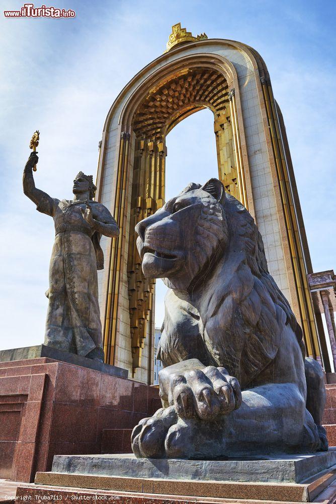 Immagine Particolare del monumento al condottiero Ismoil Somoni nel centro di Dushanbe, Tagikistan - © Truba7113 / Shutterstock.com