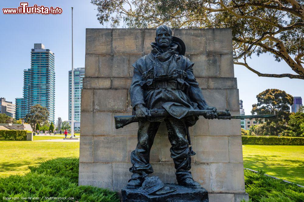Immagine Particolare del monumento commemorativo al "Driver and Wipers Memorial" di Melbourne, Australia - © Uwe Aranas / Shutterstock.com