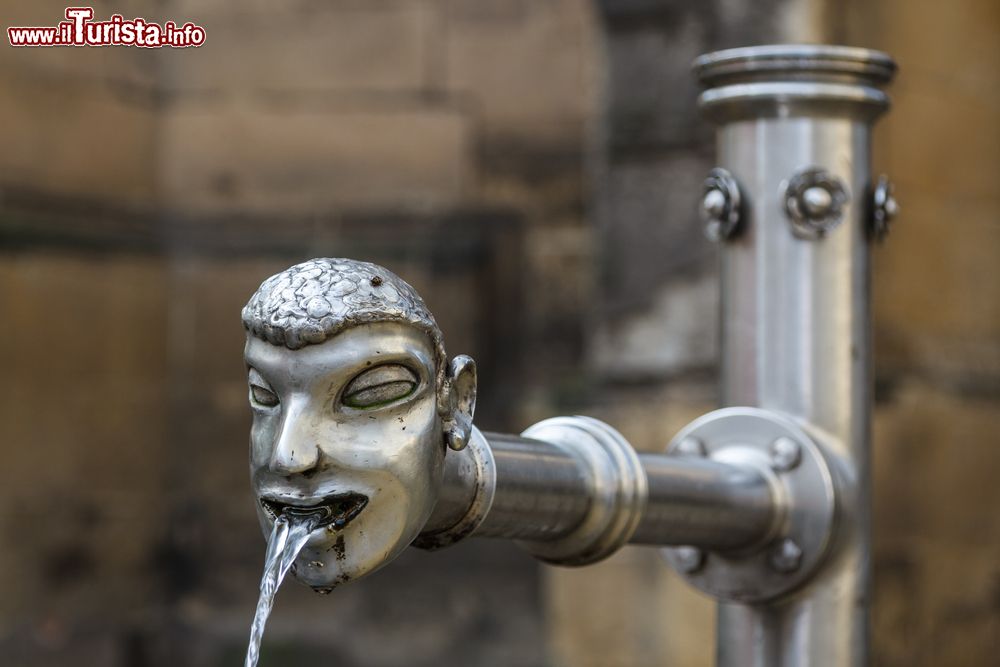 Immagine Particolare del rubinetto di una fontana nel centro di Pirna, Germania.