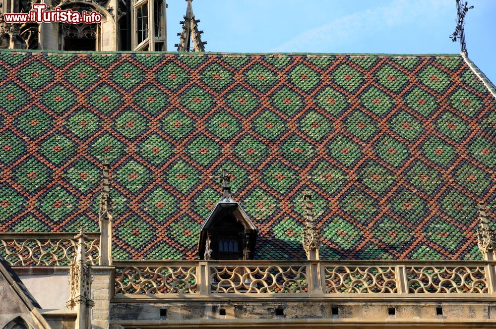 Immagine Particolare del tetto della collegiata di San Teobaldo a Thann, Francia. Dopo la cattedrale di Strasburgo, questa chiesa è uno dei più suggestivi esempi di architettura gotica.