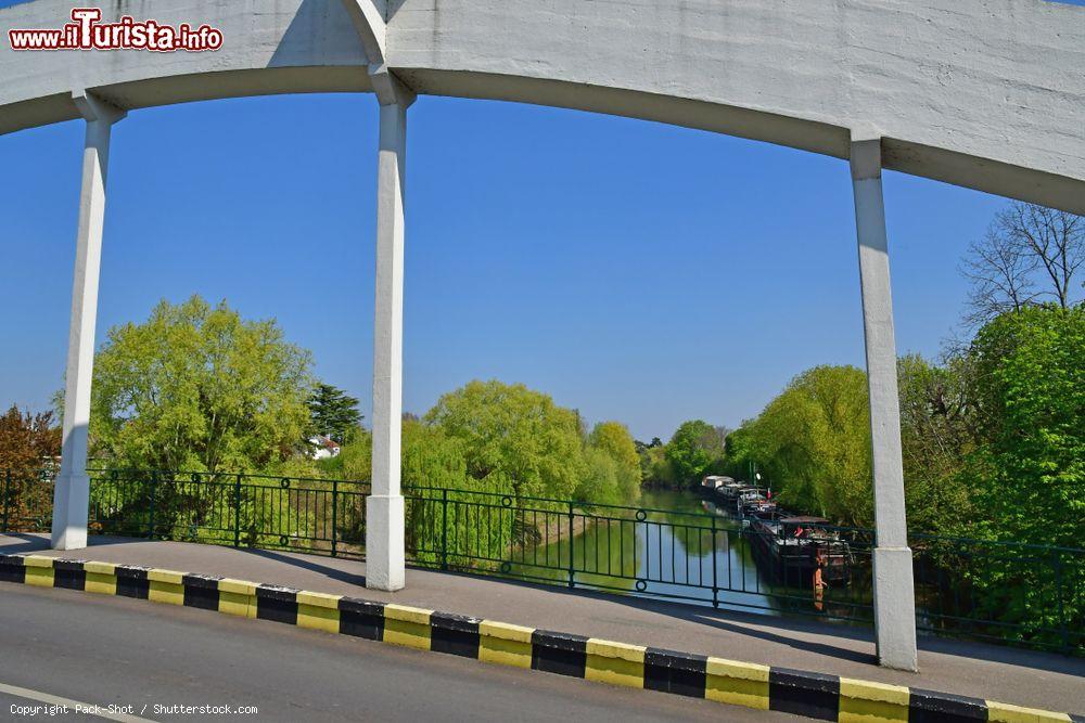 Immagine Particolare del vecchio ponte di Poissy, Francia - © Pack-Shot / Shutterstock.com