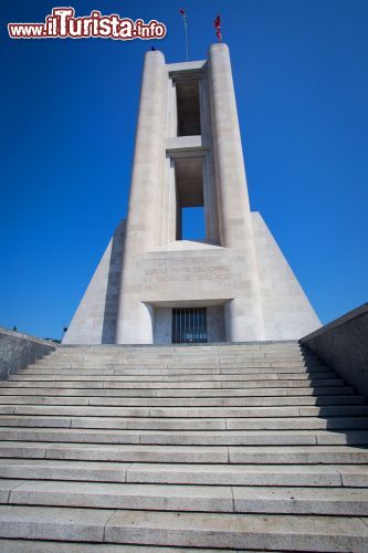 Immagine Particolare della città di Como, Lombardia - Uno dei tanti monumenti che si possono ammirare nella città lombarda © Marco Scisetti / Shutterstock.com