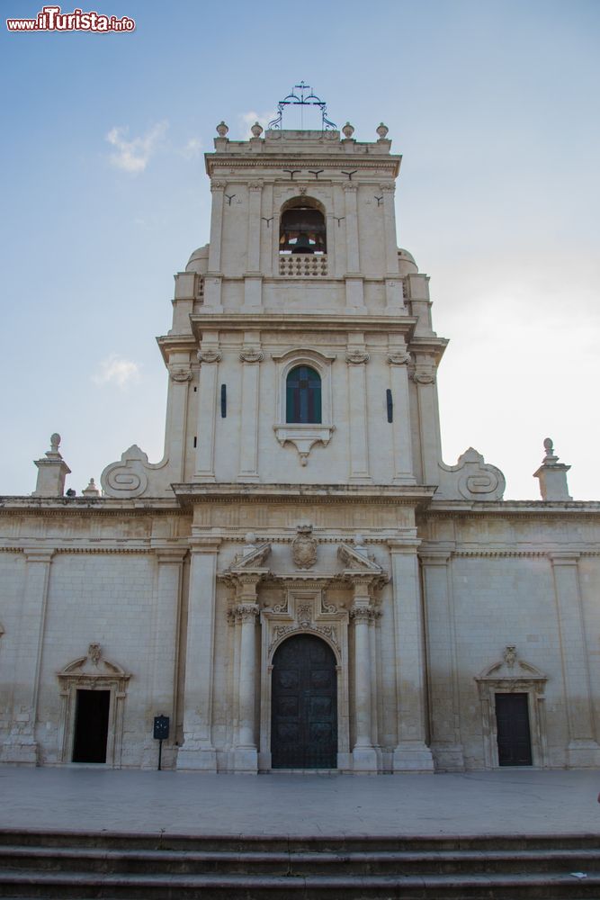 Immagine Particolare della facciata della Chiesa Madre di Avola in Sicilia