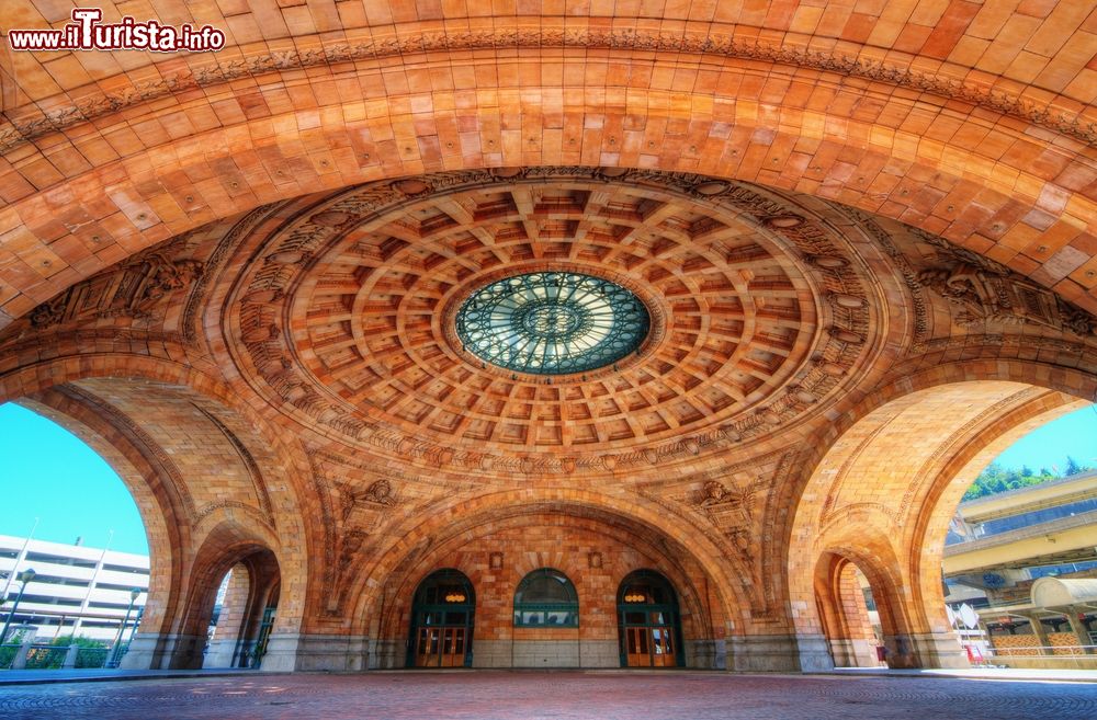 Immagine Particolare della Penn Station a Pittsburgh, Pennsylvania (USA). E' la storica stazione dei treni della città e si trova in Liberty Avenue.