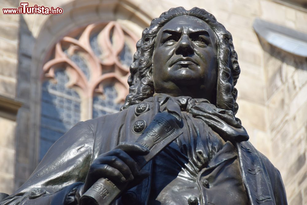 Immagine Particolare della statua a Johann Sebastian Bach a Lipsia, Germania.