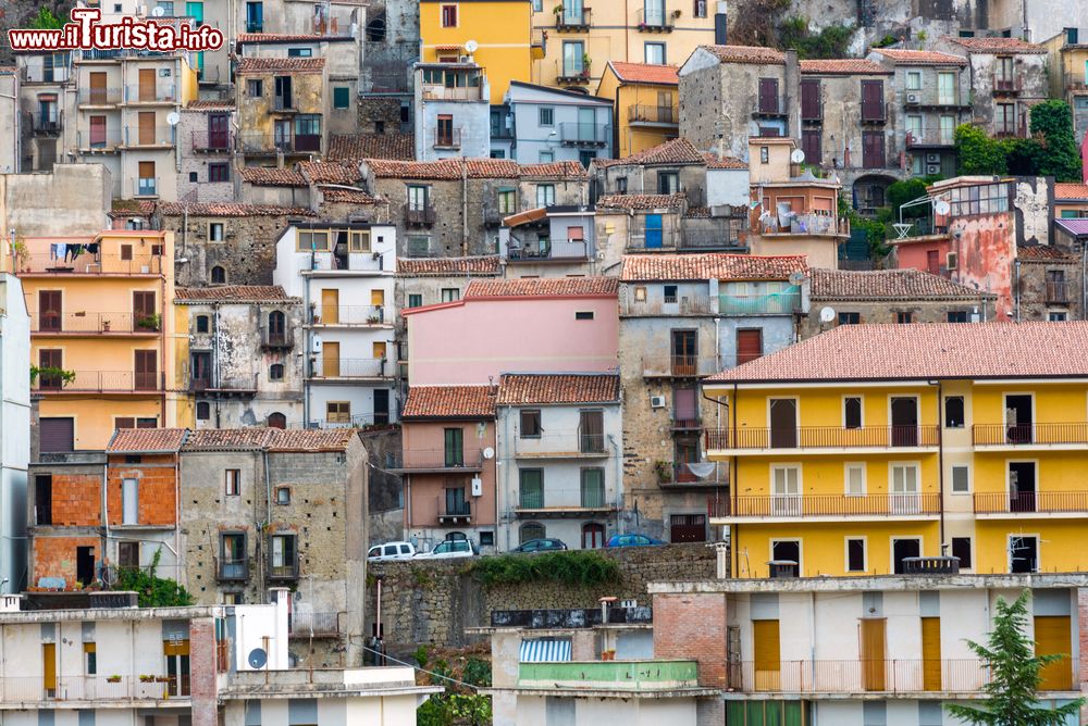 Immagine Particolare delle case del centro di Castiglione di Sicilia