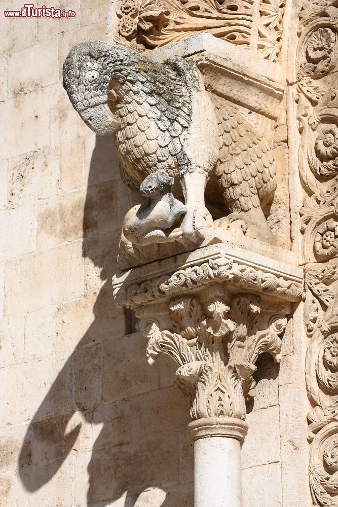 Immagine Particolare di un capitello della cattedrale di Bitonto, Puglia.