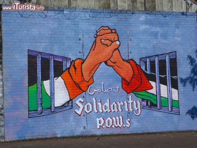 Immagine Particolare di un murales a Belfast, Irlanda del Nord. Gli affreschi di Belfast sono una delle attrazioni che ogni anno attira turisti provenienti da ogni parte del mondo. Sono considerati un vero e proprio patrimonio nordirlandese.