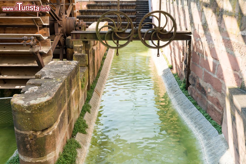 Immagine Particolare di un vecchio mulino ad acqua a Haguenau, Francia.