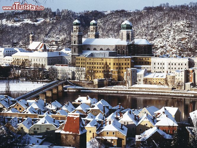 Immagine Il centro di Passau, in Baviera, dopo una copiosa nevicata - © Marketing Passau Tourismus