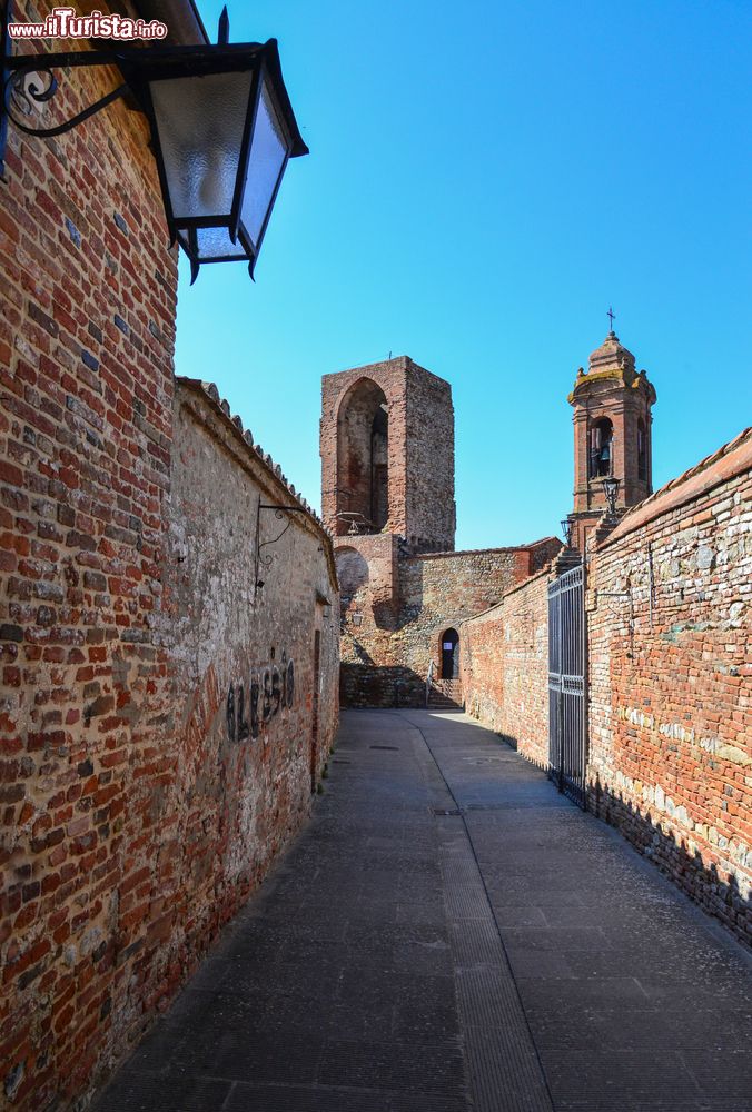 Immagine Passeggiata alla scoperta della medievale Città della Pieve, Umbria. Questo piccolo borgo umbro è stato patria di uno dei più importanti pittori del Rinascimento italiano, il Perugino, maestro di Raffaello.