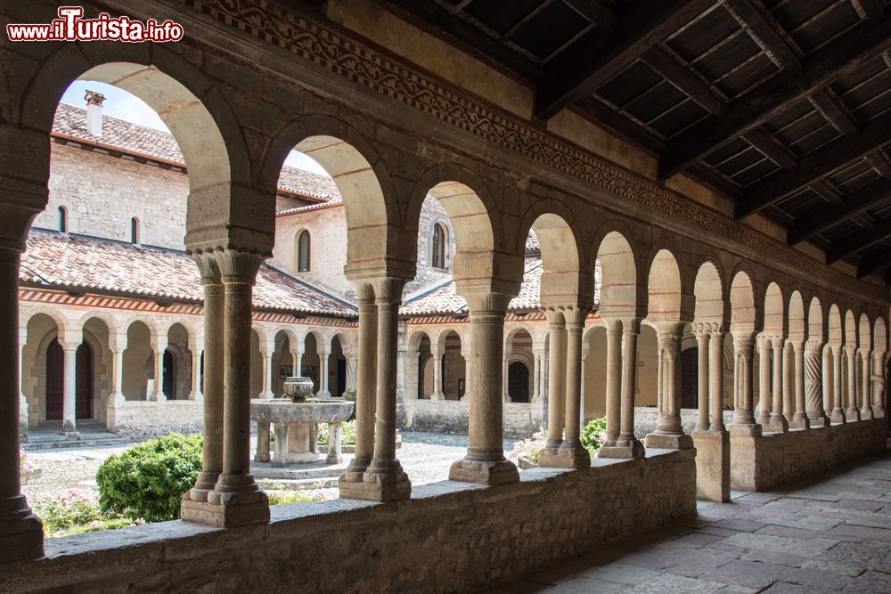 Immagine Passeggiata dentro al Chiostro del monastero cistercense di Follina nel Veneto