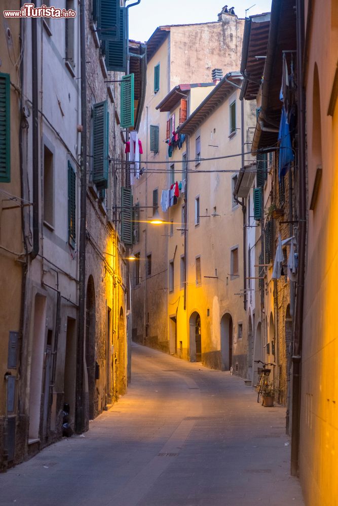 Immagine Passeggiata nelle stradine del borgo antico di Poggibonsi in Toscana