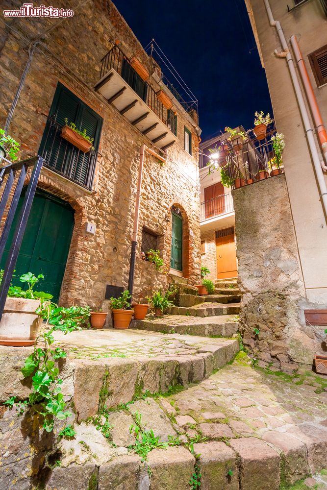 Immagine Passeggiata notturna nel borgo di Pollina in Sicilia