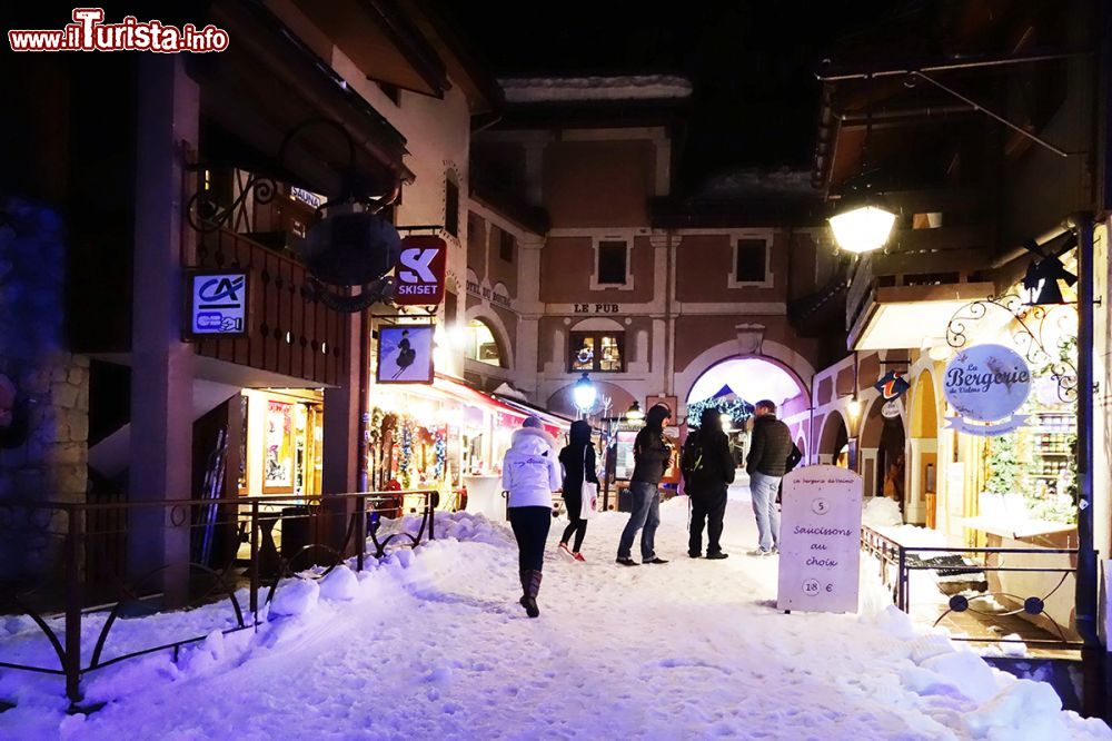 Immagine Passeggiata serale nel centro di Valmorel in Francia