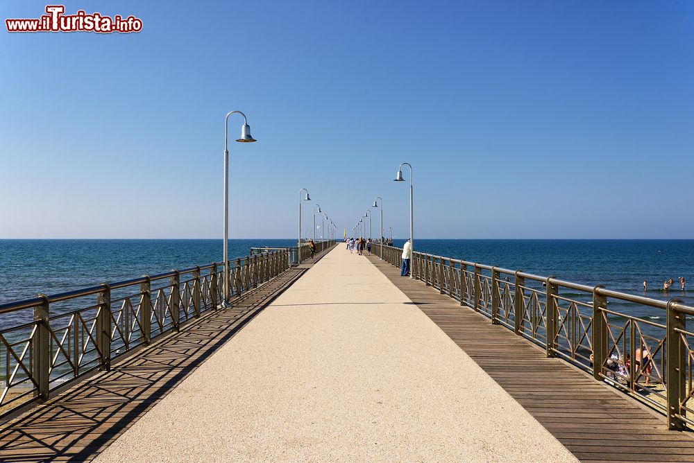 Immagine Passeggiata sul mare a Marina di Pietrasanta, provincia di Lucca, Toscana.