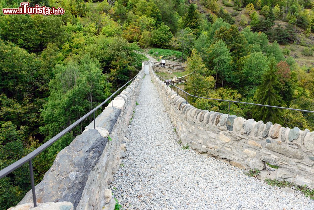 Immagine Passeggiata sull'acquedotto romano di  Pont d’Aël a Aymavilles, provincia di Aosta