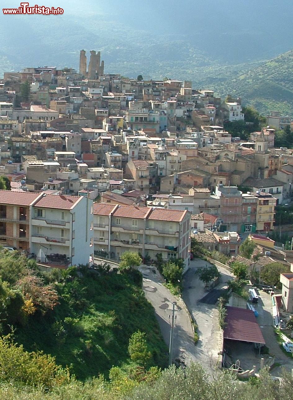 Immagine Pettineo in Sicilia, borgo sui monti Nebrodi - © LigaDue, CC BY-SA 3.0, Wikipedia
