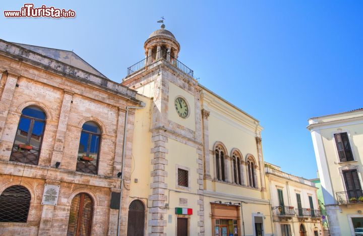 Immagine Piazza e torre dell'orologio a Conversano in Puglia - © Mi.Ti. / Shutterstock.com