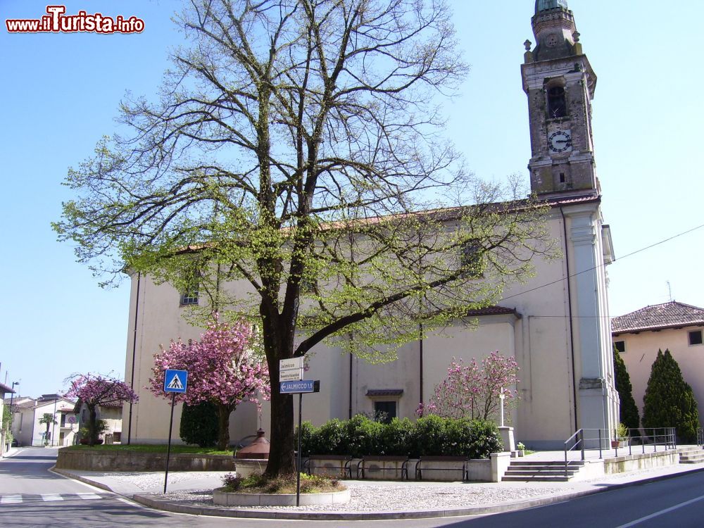 Immagine Piazza Faleschini in centro a Clauiano in Friuli - © proloco di trivignano