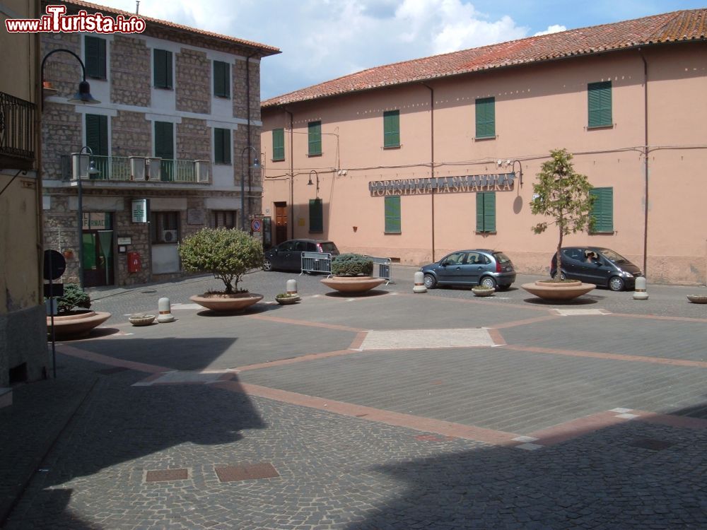 Immagine Piazza nel centro di Onano, provincia di Viterbo, Lazio