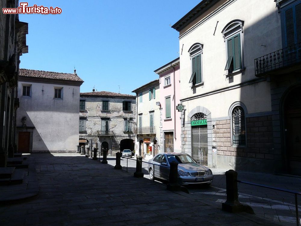 Immagine Piazza nel centro storico di Pieve Fosciana in Toscana