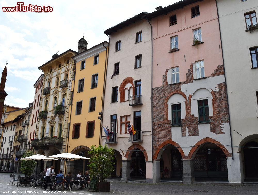 Immagine Piazza San Donato in centro a Pinerolo, Piemonte. - © hydra viridis / Shutterstock.com