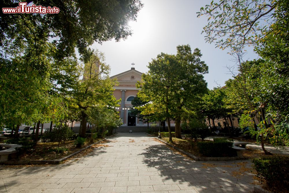 Immagine Piazza Santa Maria della Neve e la Cattedrale di Nuoro