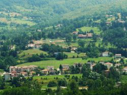 Albareto, il panorama della cittadina dell' Emilia-Romagna, in Provincia di Parma - © Davide Papalini - CC BY-SA 3.0 - Wikipedia